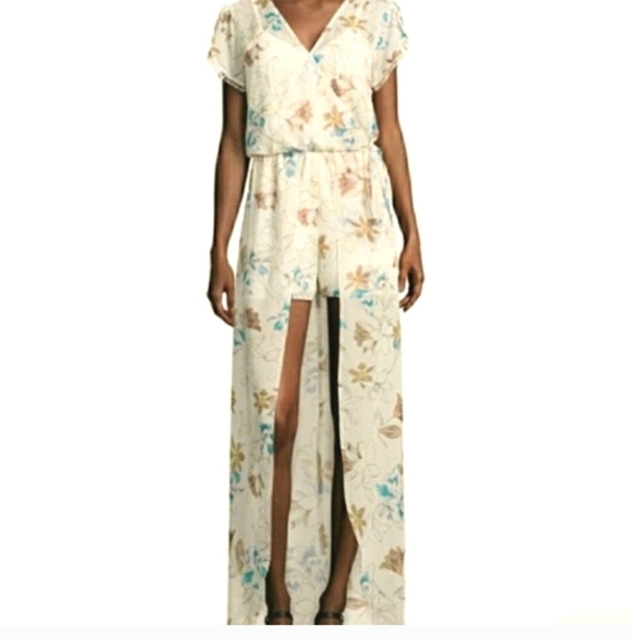 💚5/$25 Floral Romper Flowy Maxi Top Dress Shorts Combo Size Medium - Picture 1 of 13